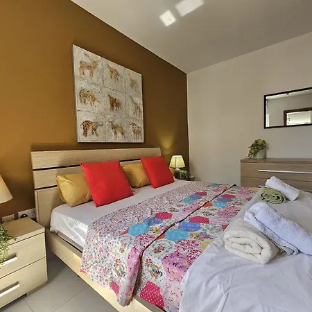Cozy 2 Bdr 2 Bth Terrace Near Promenade 2 J2 Apartment